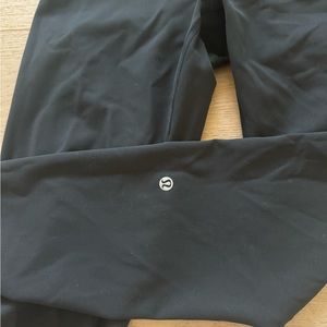 Lululemon wundertrain 28 inch black legging. No pockets. Size 12